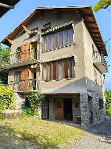 Foto Casa indipendente in SEISSOGNE, Saint-Marcel di 185 m² con 10 locali