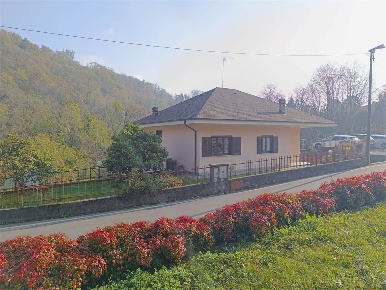 Foto Casa indipendente in Via Poletti, Vignone di 450 m² con 5 locali