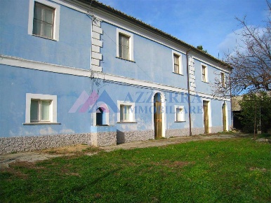 Foto Casa indipendente a Scerni di 200 m² con 10 locali in vendita