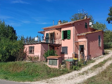 Foto Casa indipendente a Giano dell'Umbria di 180 m² con 6 locali
