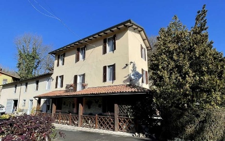 Foto Casa indipendente a Neviano degli Arduini di 350 m² con 12 locali