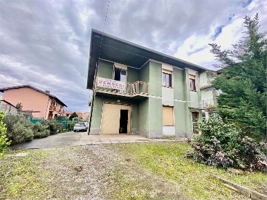 Foto Casa indipendente in Via per Annone 13, Oggiono Centro di 250 m²