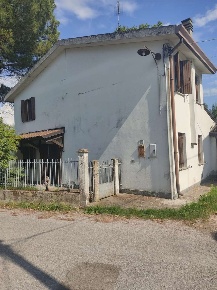 Foto Casa indipendente a Papozze di 150 m² con 5 locali in vendita