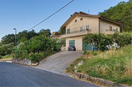 Foto Casa indipendente a San Mango sul Calore di 260 m² con 3 locali