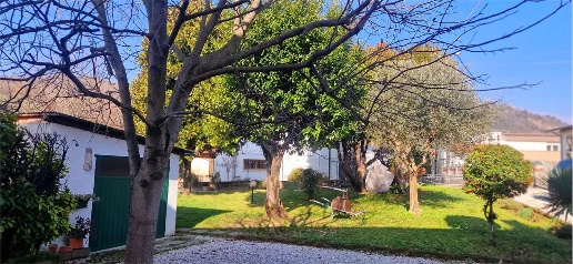 Foto Casa indipendente a Vittorio Veneto di 174 m² con 9 locali in vendita