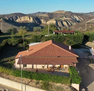 Foto Casa indipendente in strada marina ulteriore, Elice di 138 m²