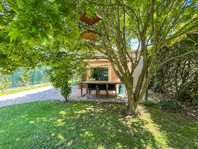 Foto Casa indipendente in via cesare battisti, Taino Centro di 170 m²