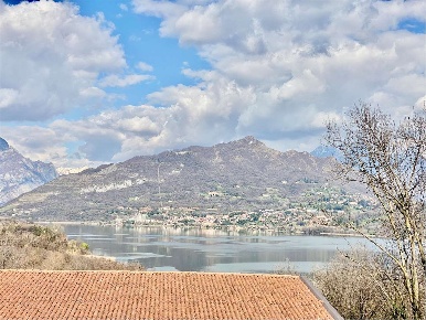 Foto Casa indipendente in Via S. Antonio 65, Annone di Brianza di 400 m²