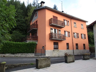 Foto Casa indipendente in via Europa, Berbenno Centro di 300 m² in vendita