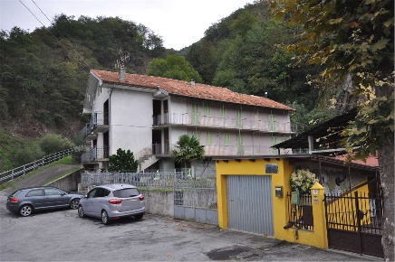 Foto Casa indipendente in Via cardezza 20, Beura-Cardezza Cuzzego di 300 m²
