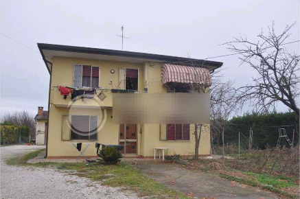 Foto Case indipendenti in Via Cristo, Arre di 273 m² con 8 locali all'asta