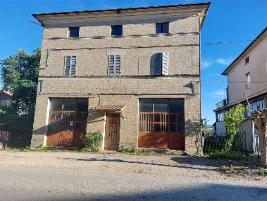 Foto Casa indipendente a Morrovalle di 570 m² con 12 locali in vendita