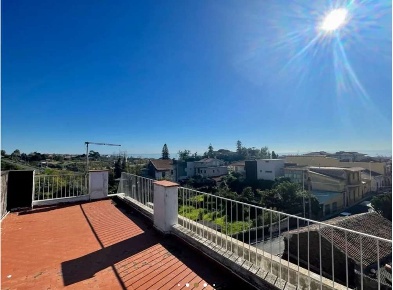 Foto Casa indipendente in via Messina 813, Catania di 250 m² con 6 locali