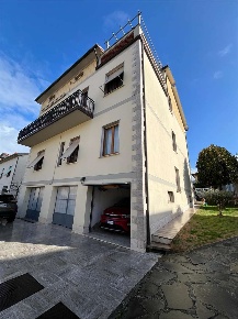 Foto Casa indipendente a Sinalunga di 290 m² con 14 locali in vendita