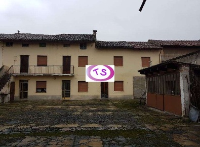 Foto Casa indipendente a Villanova Monferrato di 250 m² con 10 locali