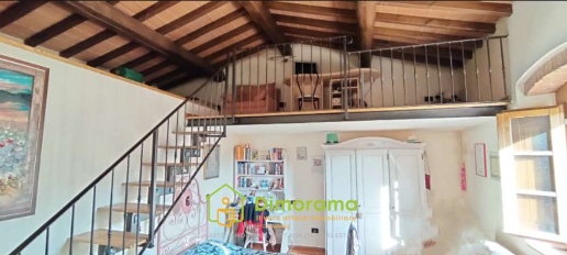Foto Casa indipendente a Serravalle Pistoiese di 220 m² con 7 locali