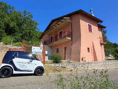 Foto Casa indipendente a Cerreto di Spoleto di 200 m² con 10 locali