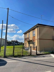 Foto Casa indipendente a Taglio di Po di 150 m² con 7 locali in vendita