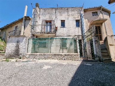 Foto Casa indipendente a Stalettì di 129 m² con 6 locali in vendita