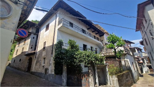Foto Casa indipendente in Via Varallo 28, Arola Centro di 210 m² in vendita