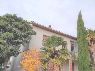 Foto Casa indipendente a Sinalunga di 250 m² con 9 locali in vendita