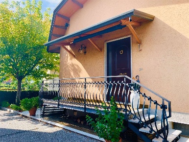 Foto Casa indipendente a Castelnuovo Magra di 180 m² con 5 locali