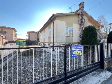 Foto Casa indipendente a Mozzecane di 160 m² con 5 locali in vendita