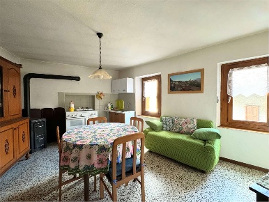 Foto Casa indipendente in Via Villa 2, Rogno di 202 m² con 3 locali