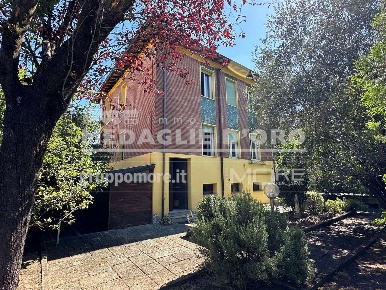 Foto Casa indipendente in ad.ze via Fratelli Rosselli, Modena di 350 m²