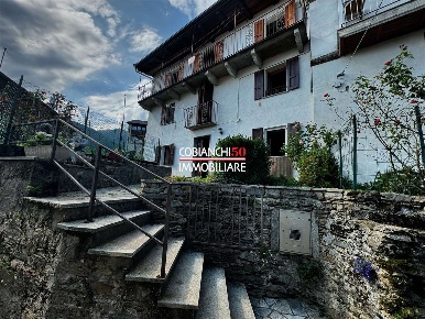 Foto Casa indipendente in VIA ALPI, Aurano Centro di 100 m² con 8 locali