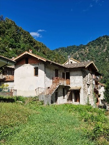 Foto Casa indipendente a Valstrona di 160 m² con 6 locali in vendita
