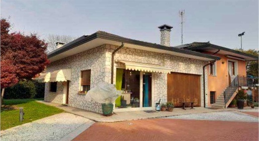Foto Casa indipendente in Via Roma, Montegaldella Centro di 195 m²