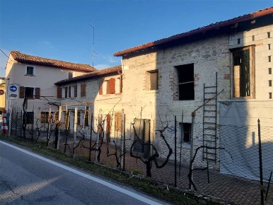 Foto Casa indipendente in Cal de Gai  1, Pieve di Soligo Centro di 242 m²