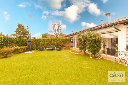 Foto Villa singola in Via Del Bacino, Varese Bizzozzero di 320 m²