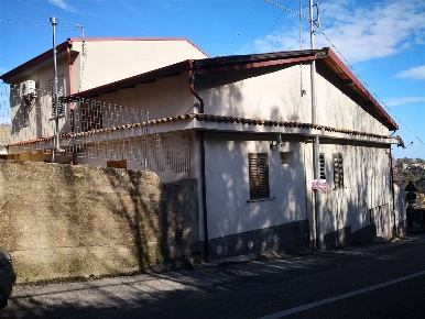 Foto Case indipendenti a Catanzaro di 100 m² con 4 locali in affitto