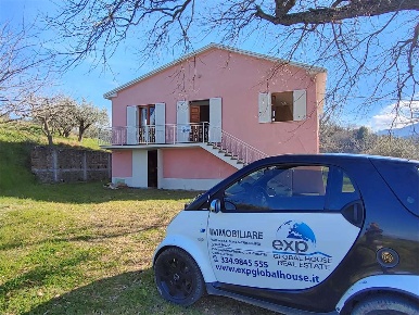 Foto Casa indipendente a Giano dell'Umbria di 180 m² con 4 locali