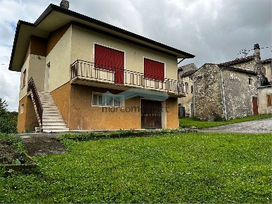 Foto Casa indipendente a Fregona di 400 m² con 8 locali in vendita