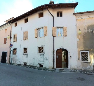 Foto Casa indipendente in Via Imbriani, Cormons Centro di 800 m² in vendita