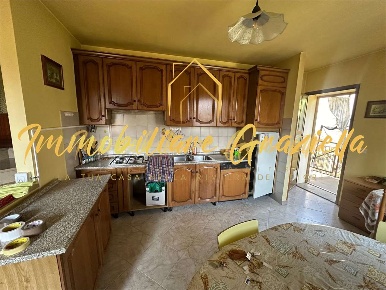 Foto Casa indipendente a Ventimiglia di 300 m² con 8 locali in vendita