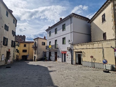 Foto Casa indipendente a Subbiano di 320 m² con 12 locali in vendita