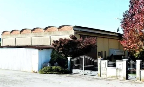 Foto Casa indipendente in Via Capitelli, Pozzoleone Centro di 819 m²