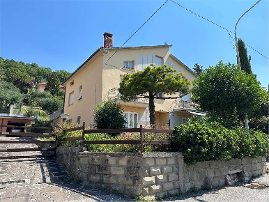 Foto Casa indipendente in Viale dei Cappuccini 58, Gualdo Tadino Centro