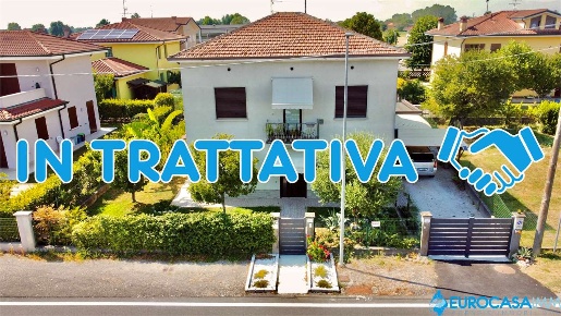 Foto Casa indipendente in Via IV Novembre, Moglia di 245 m² con 6 locali