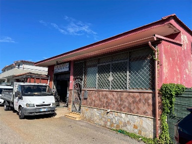 Foto Casa indipendente in Via E. Caruso, Mondragone di 140 m² con 4 locali