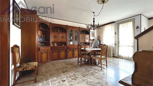 Foto Casa indipendente in via Ugo Foscolo, Siziano in vendita