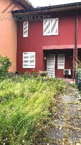 Foto Casa indipendente in via Ugo Foscolo, Siziano Centro di 167 m²