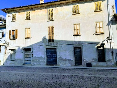 Foto Casa indipendente in ALFREDO DI DIO 63, Ornavasso Centro di 300 m²