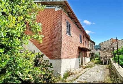 Foto Appartamento in via dell'arco, Guardea Centro di 141 m² con 6 locali