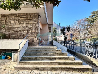 Foto Casa indipendente a Vittorio Veneto di 300 m² con 10 locali in vendita