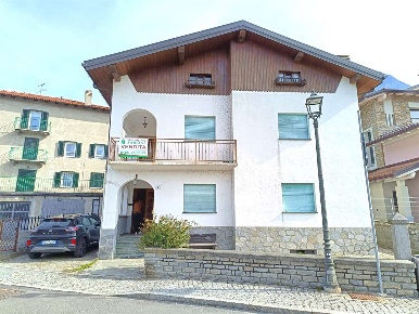 Foto Casa indipendente a Fénis Chez Croiset di 300 m² con 15 locali